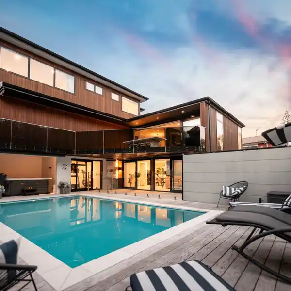 ARCHITECTURAL MASTERPIECE IN MACLEANS ZONE