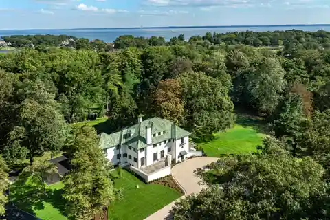 Magnificent Round Meadows Estate