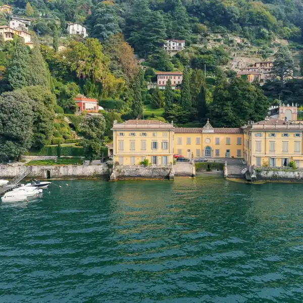 ELEGANT APARTMENT OF THE WONDERFUL VILLA TAVERNA IN TORNO