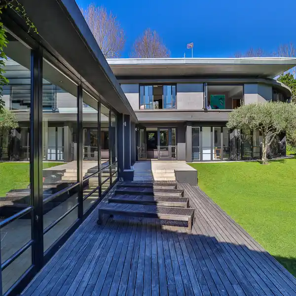 STUNNING CONTEMPORARY LUXURY FAMILY PROPERTY WITH SOUL