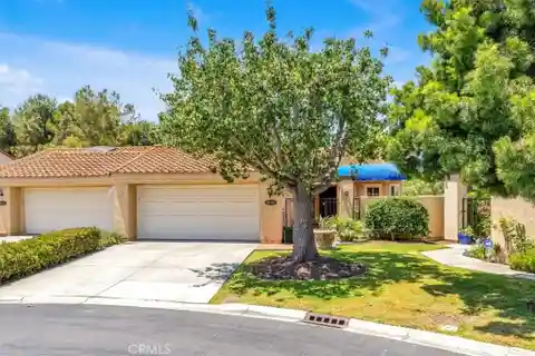 Single-Level End-Unit Garden Home