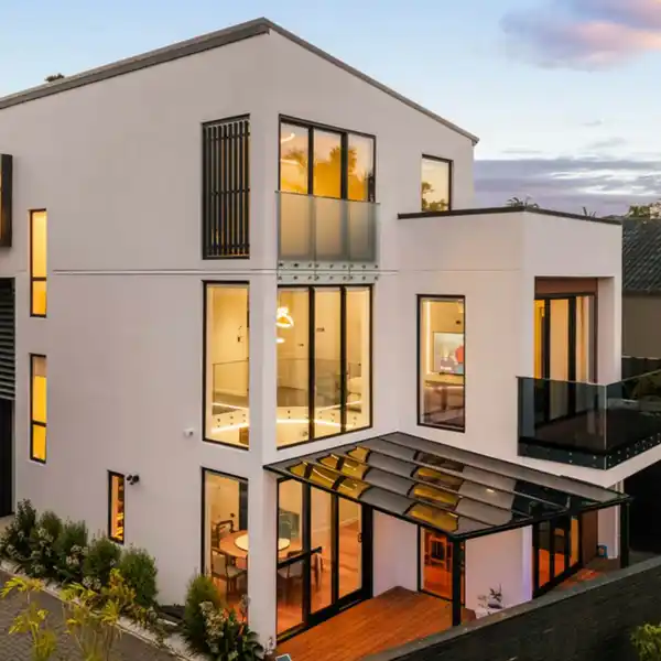 BEACHSIDE BRILLIANCE WITH DUAL KITCHENS AND STUDIES