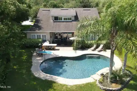 Spacious Family Home in Prestigious Golf Community