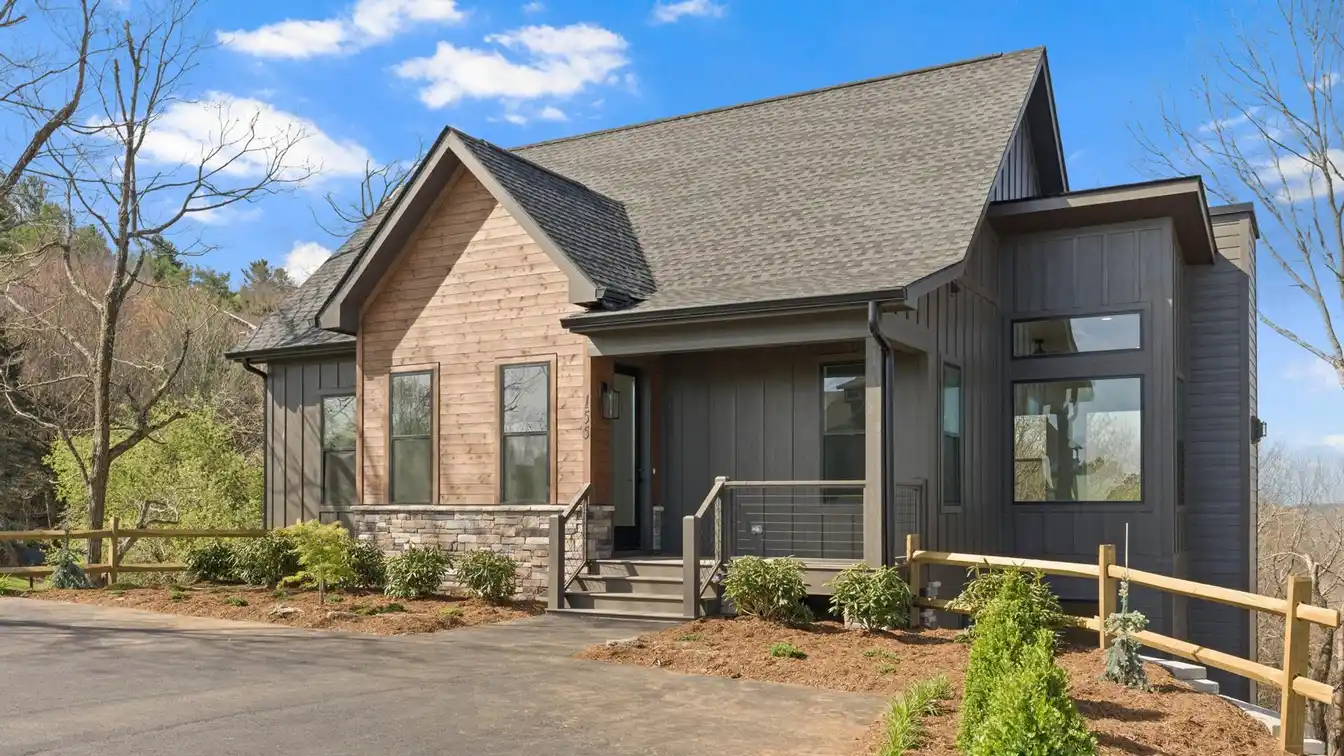 Newly Constructed Home Nestled in the High Country