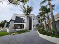 LUXURIOUS MODERN HOME WITH LAGOON VIEWS