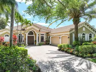 Sophistication and Comfort in Kensington Golf & Country Club