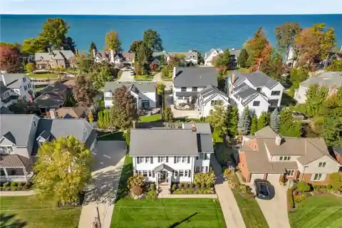 Colonial Luxury in Beachcliff