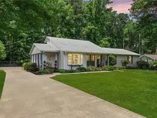 Hidden Gem Minutes from Downtown