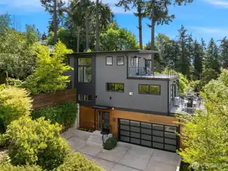Modern Urban Retreat Nestled on a Serene Street