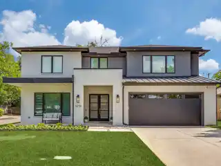 Light-Filled Open-Plan Contemporary Home