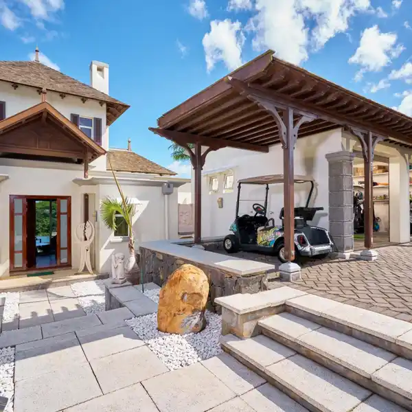 HERITAGE VILLA WITH STUNNING SEA VIEWS