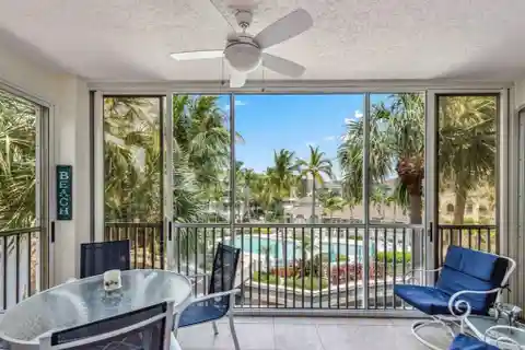 Light and Bright End Unit in Pebble Creek