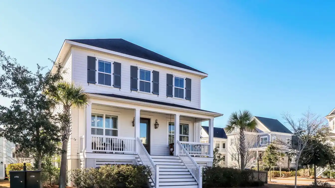 Picture-perfect Home in the Desirable Edgefield Section of Daniel Island