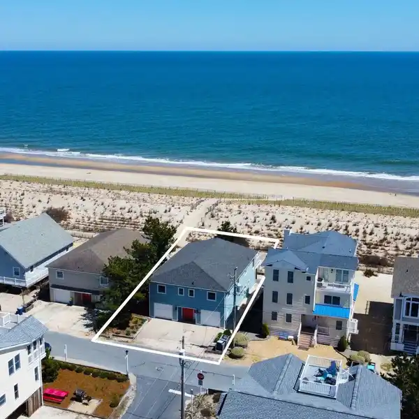 OCEANFRONT COASTAL COTTAGE