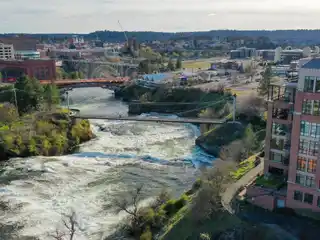 Luxurious Condo Within Walking Distance to Riverfront Park