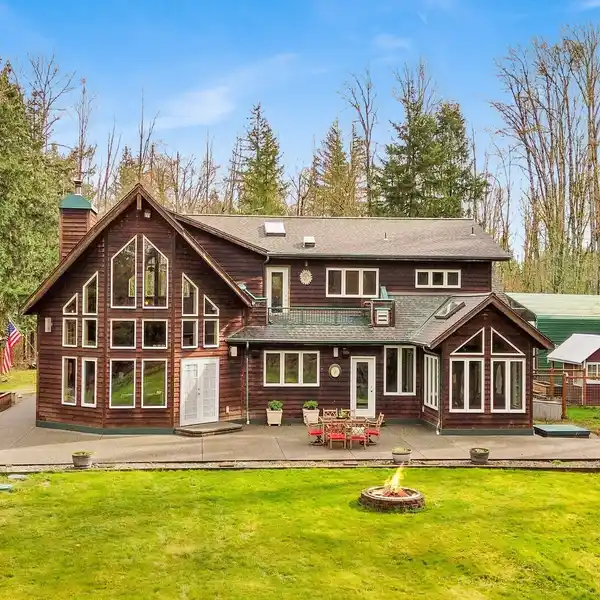 A TRUE OASIS ON TEN ACRES