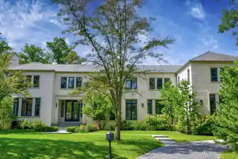 East Glencoe Stunner