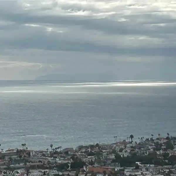 SINGLE-LEVEL HOME WITH UNMATCHED VIEWS