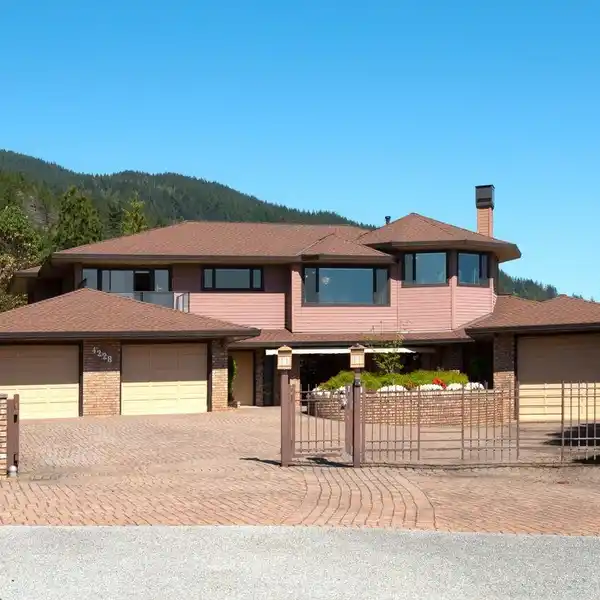 REFINED DESIGN SURROUNDED BY NATURAL BEAUTY