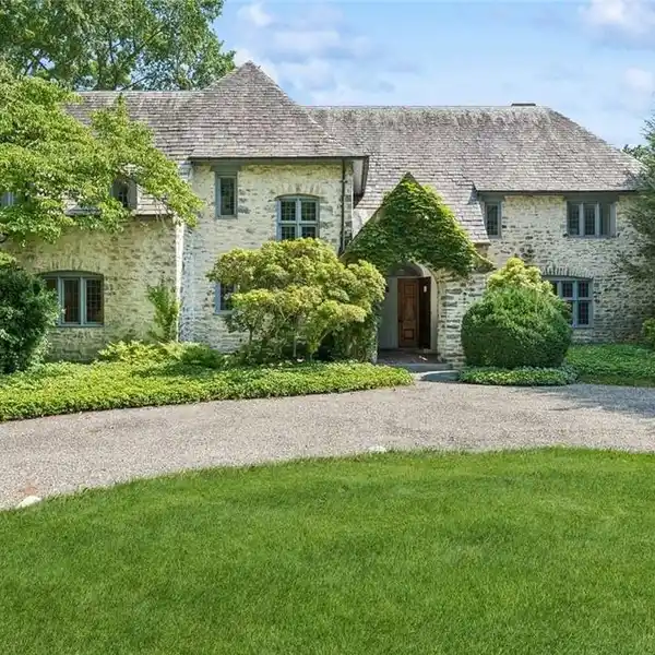 1927 FRENCH COUNTRYSIDE-STYLE ESTATE ON TEN ACRES