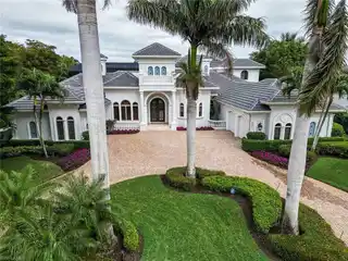 Spectacular Home in Exclusive Lake Forest