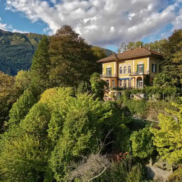 FIVE BEDROOM HOME IN A SERENE NATURAL SETTING