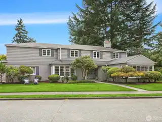 Prestigious Laurelhurst Living