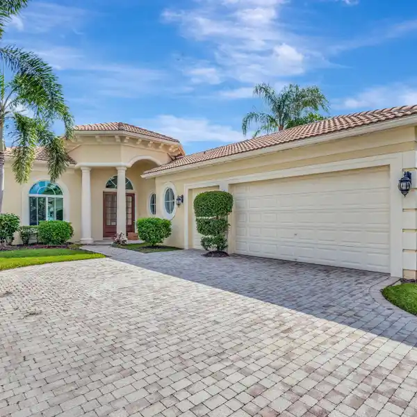 INVITING HOME ON THE SUNSET COURSE AT PRESTIGIOUS MIRASOL COUNTRY CLUB