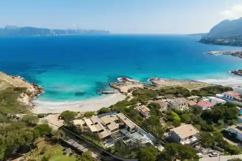 Stunning Front Line Luxury Villa with Direct Beach Access