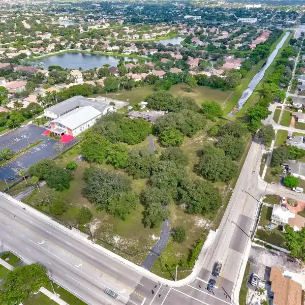 SPACIOUS LAND OPPORTUNITY IN PEMBROKE PINES