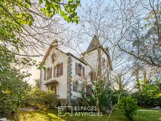 1909 Seaside Charmer with Expansive Garden