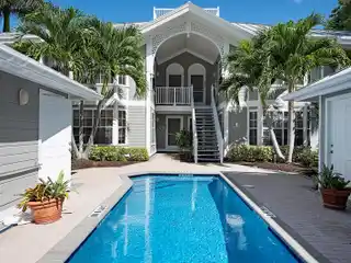 Stylish Unit in Prime Gulfwalk Location