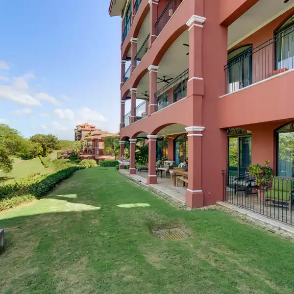 BOUGAINVILLEA 7105: LARGE REMODELED HOME WITH AMAZING OUTDOOR SPACE AND CLASSY EXTRAS