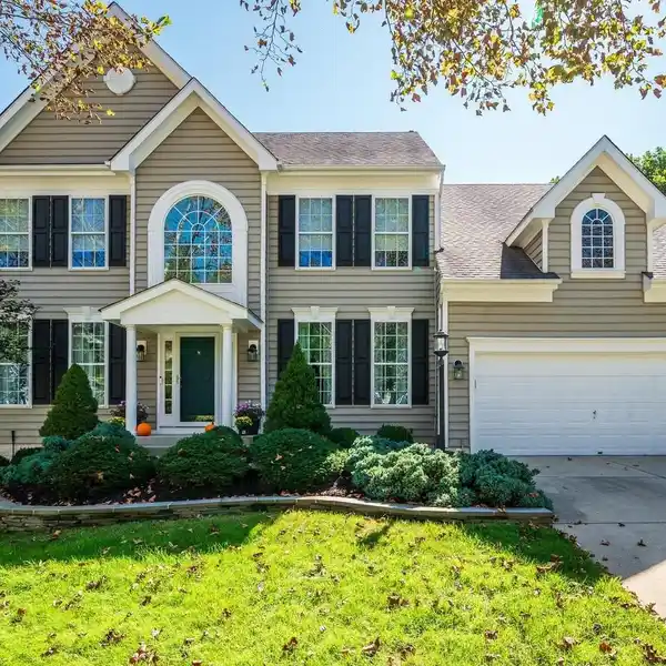 CUL-DE-SAC GEM WITH THOUGHTFUL CUSTOM FEATURES