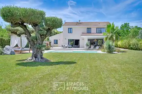 Elegant and Refined Villa in a Popular Location
