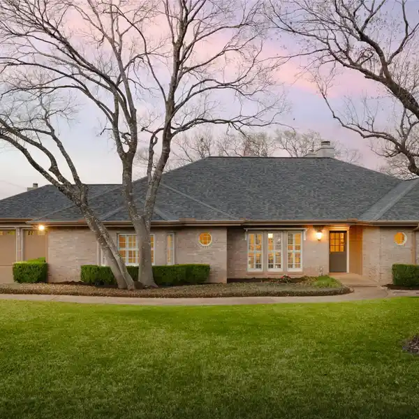 COMFORT AND SOPHISTICATION ON A QUIET CUL-DE-SAC
