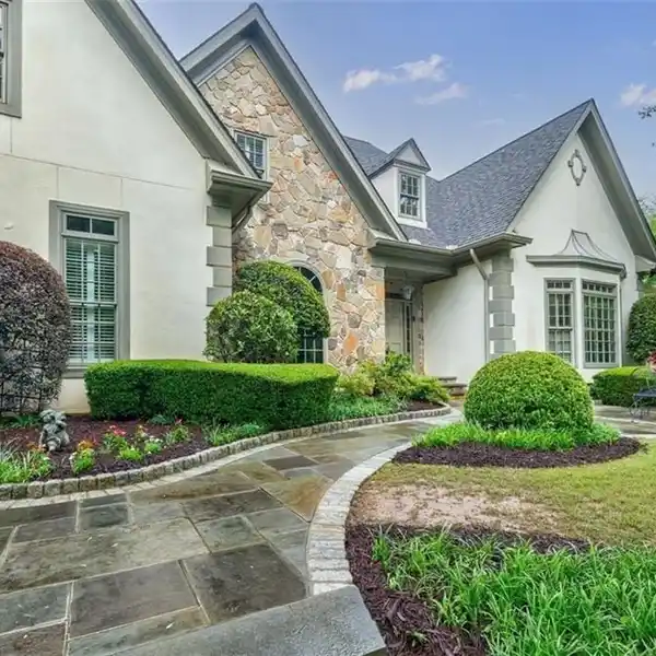 ELEGANT DUNWOODY HOME WITH SPA OASIS