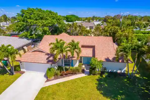 Beautifully Renovated Home in Village of Tequesta