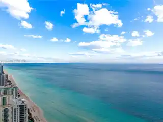 Lower Penthouse with Breathtaking Ocean Views