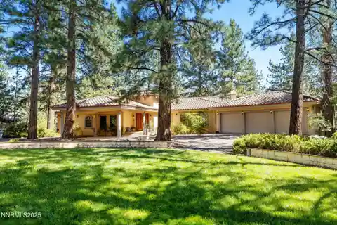 Private Verdi Estate with 7-car Garage