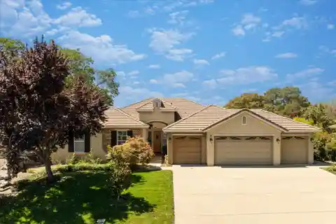 Private Retreat in Prestigious Serrano