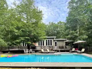 Secluded Retreat Close to Town