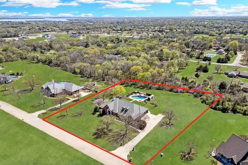 Gorgeous Updates and 2 Acres in Lovejoy Isd
