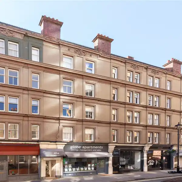 BEAUTIFUL RECENTLY REFURBISHED APARTMENT