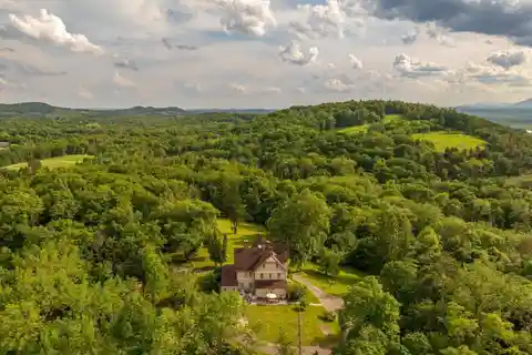 Magnificent Estate in Picturesque Hudson