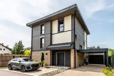 Contemporary Villa on a Private Cul-de-sac