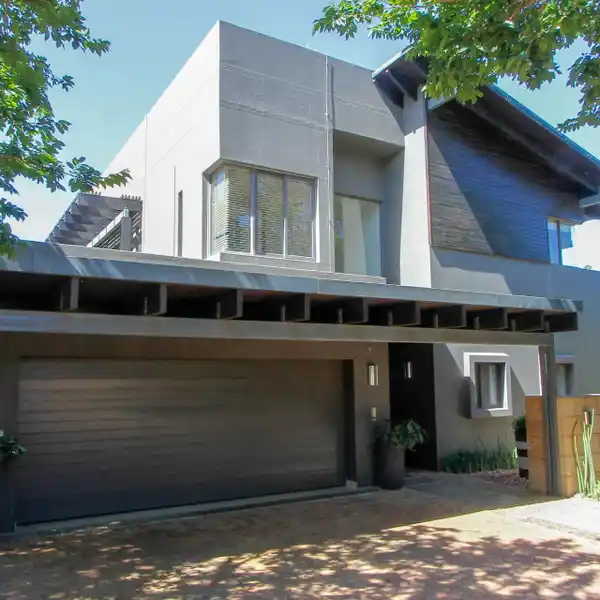 LUXURY LIVING IN THE HEART OF HAWAAN FOREST ESTATE