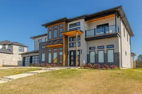 Luxury and Functionally with an Amazing Lake View