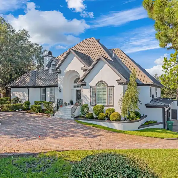 BREATHTAKING ESTATE ON A PENINSULA POINT LOT
