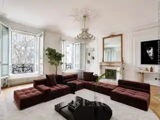Bright Classic Flat with Lift and Cellar